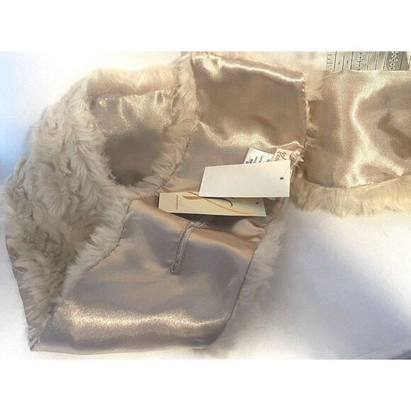 New Collection Eighteen Scarf Faux Fur Pull Through Cream 39x6" - Picture 5 of 6